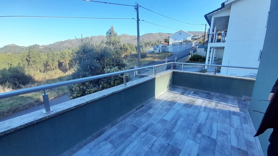 Moradia T3 para Venda em Loivo Foto 35