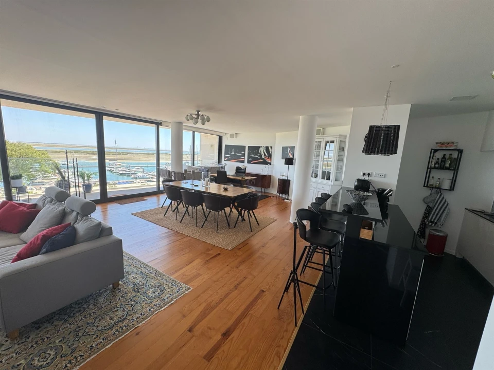 Apartamento T2 para Venda em Olhão Foto 15