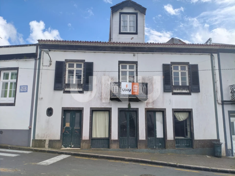 Moradia T4 para Venda em Ribeirinha Foto 1