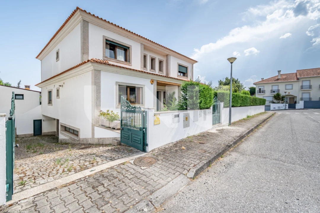 Moradia T5 para Venda em Tortosendo Foto 2