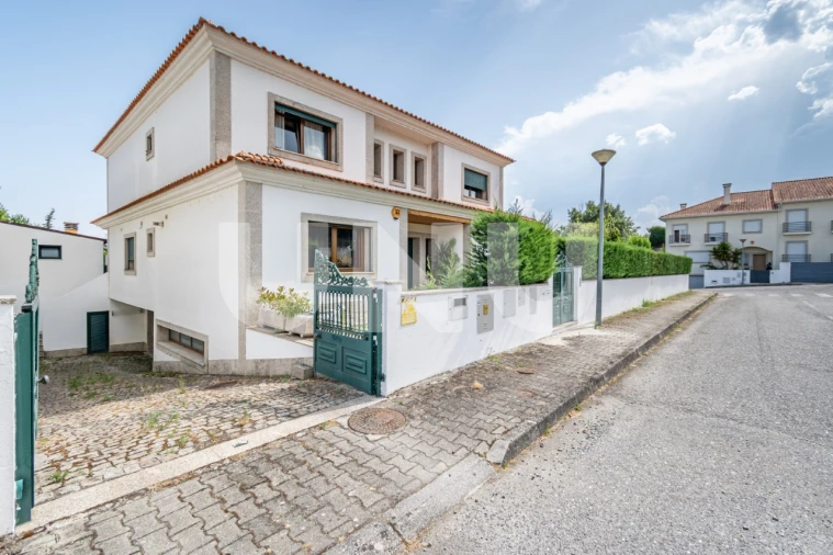 Moradia T5 para Venda em Tortosendo Foto 2