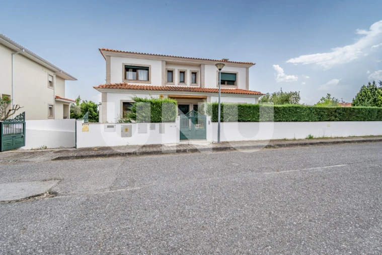 Moradia T5 para Venda em Tortosendo Foto 3