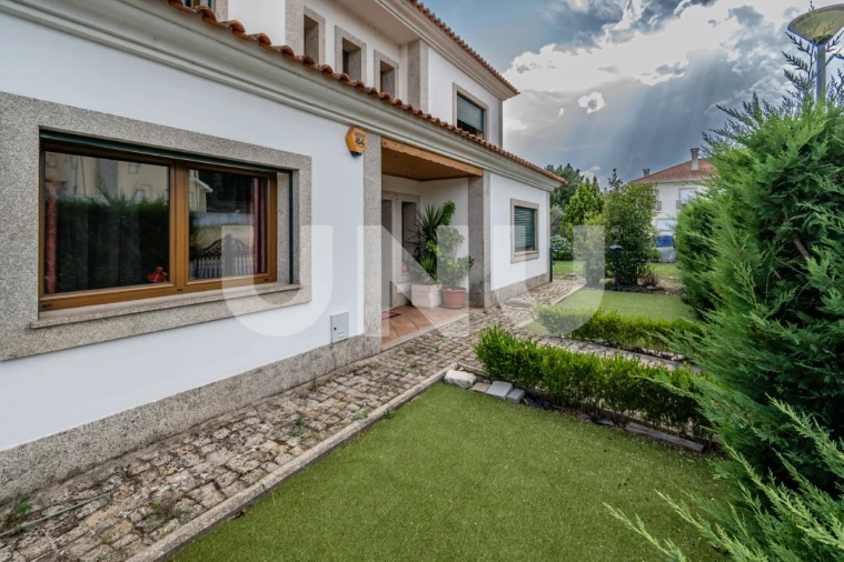 Moradia T5 para Venda em Tortosendo Foto 6