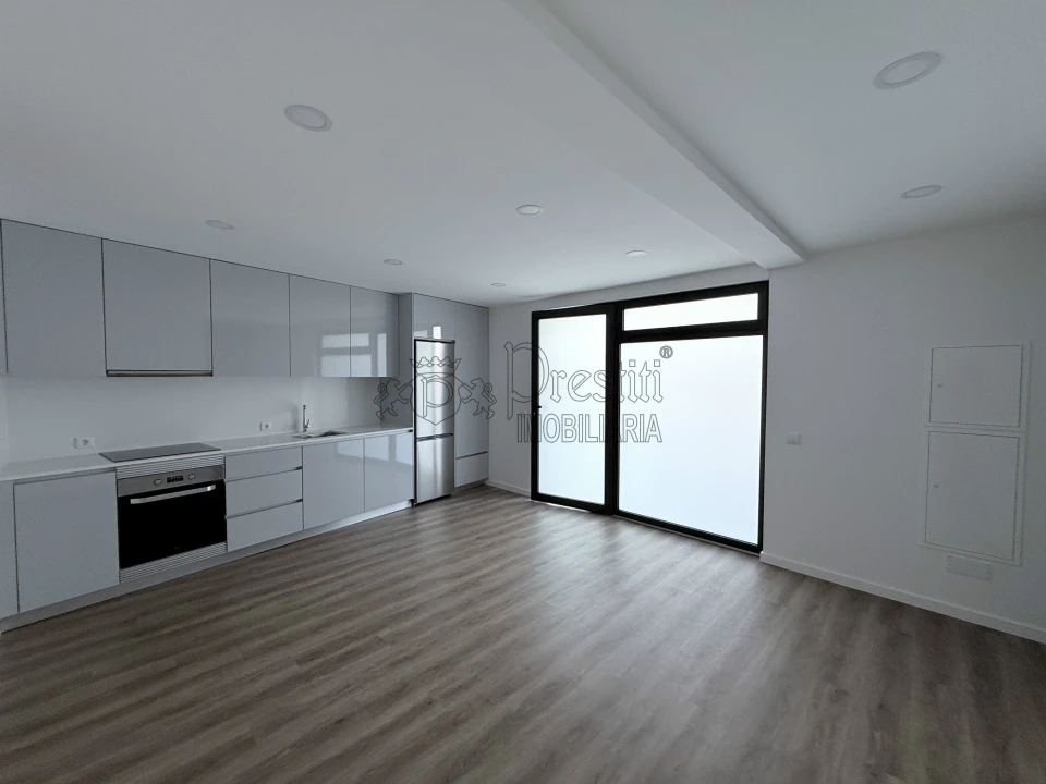 Apartamento T1 para Arrendamento em Moreira de Conegos Foto 1