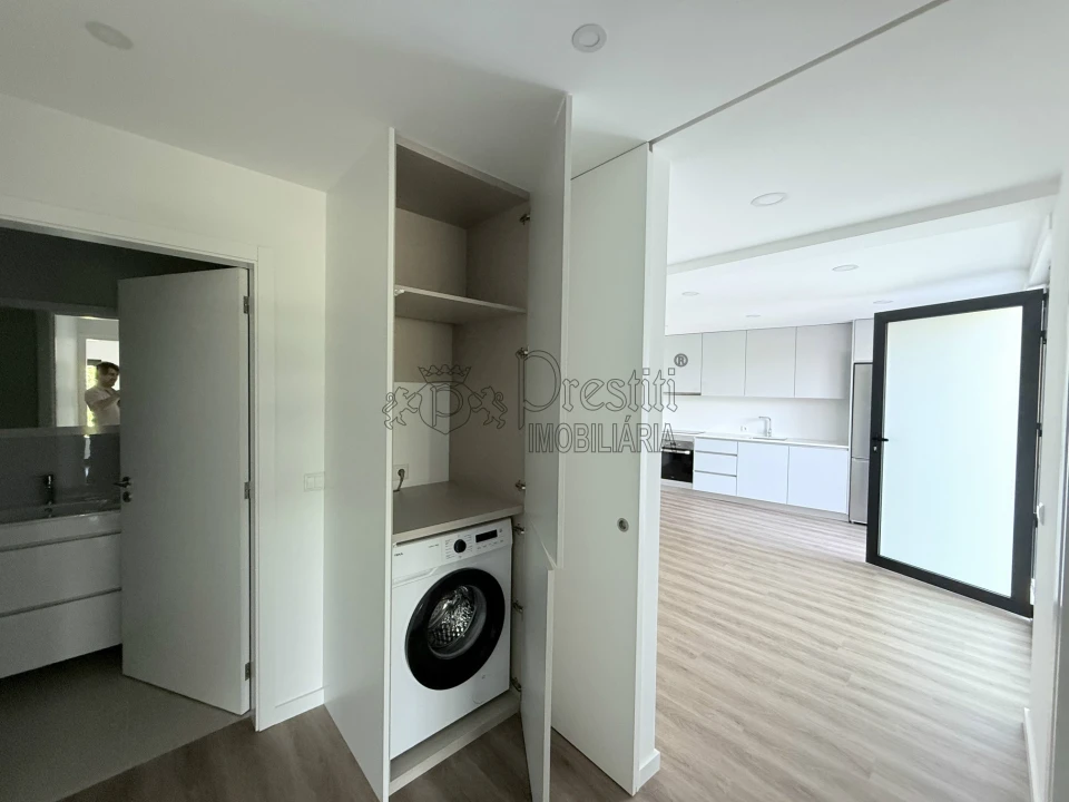 Apartamento T1 para Arrendamento em Moreira de Conegos Foto 3