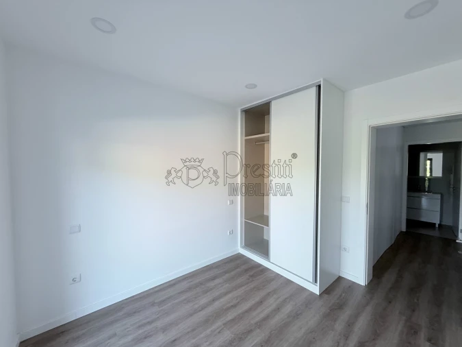 Apartamento T1 para Arrendamento em Moreira de Conegos Foto 6