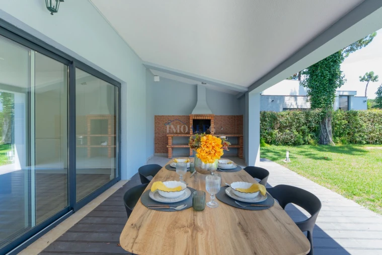 Moradia T4 para Venda em Charneca de Caparica e Sobreda Foto 12