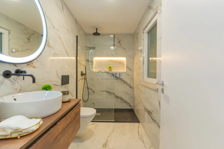 Moradia T4 para Venda em Charneca de Caparica e Sobreda Foto 26