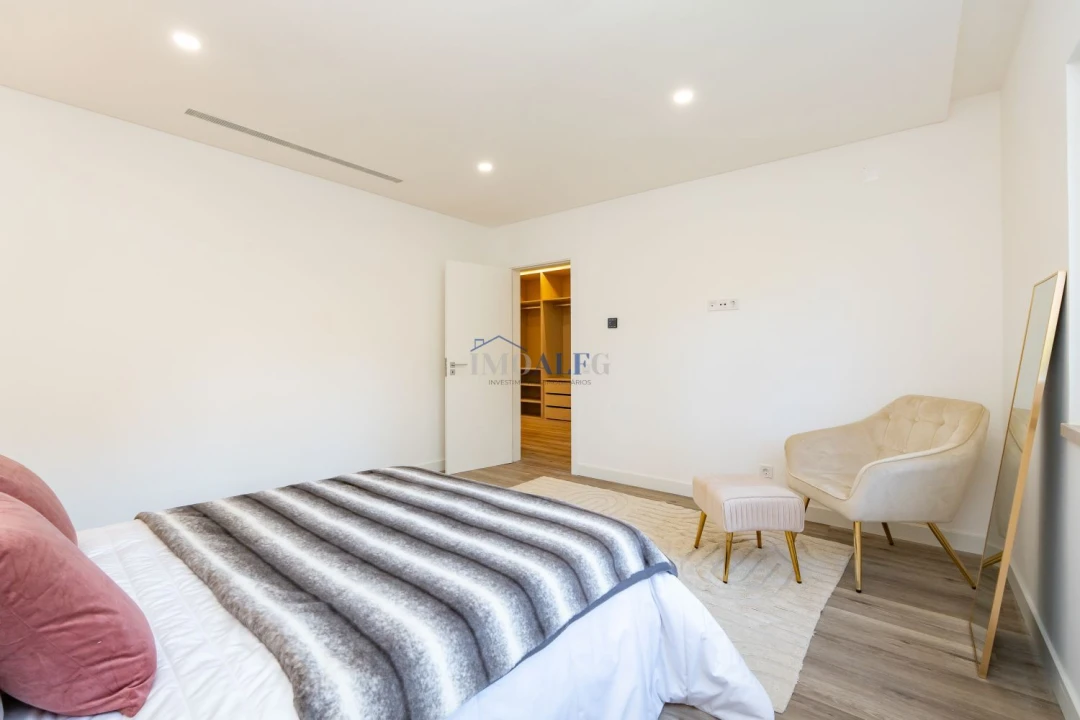 Moradia T4 para Venda em Charneca de Caparica e Sobreda Foto 31