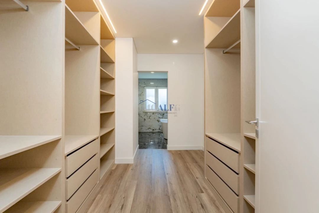 Moradia T4 para Venda em Charneca de Caparica e Sobreda Foto 25