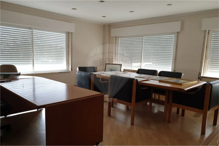 Escritório para Arrendamento em Cacém e São Marcos