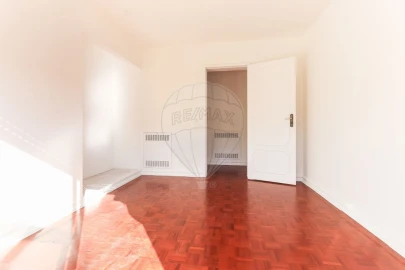 Apartamento T8 para Venda em São Domingos de Benfica