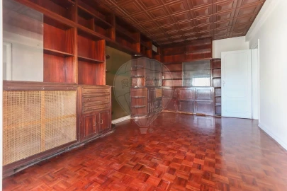 Apartamento T8 para Venda em São Domingos de Benfica