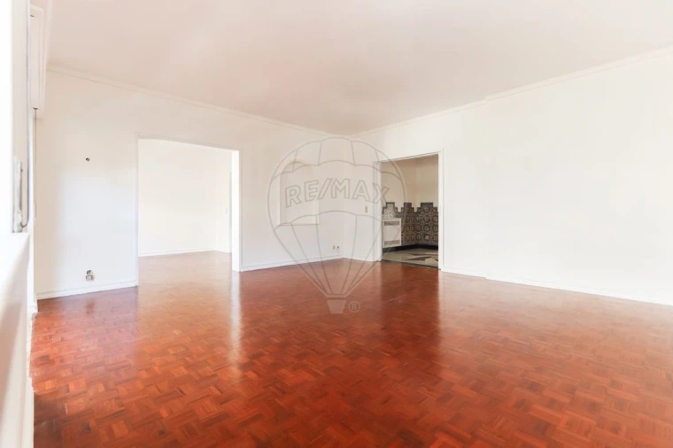 Apartamento T8 para Venda em São Domingos de Benfica Foto 4