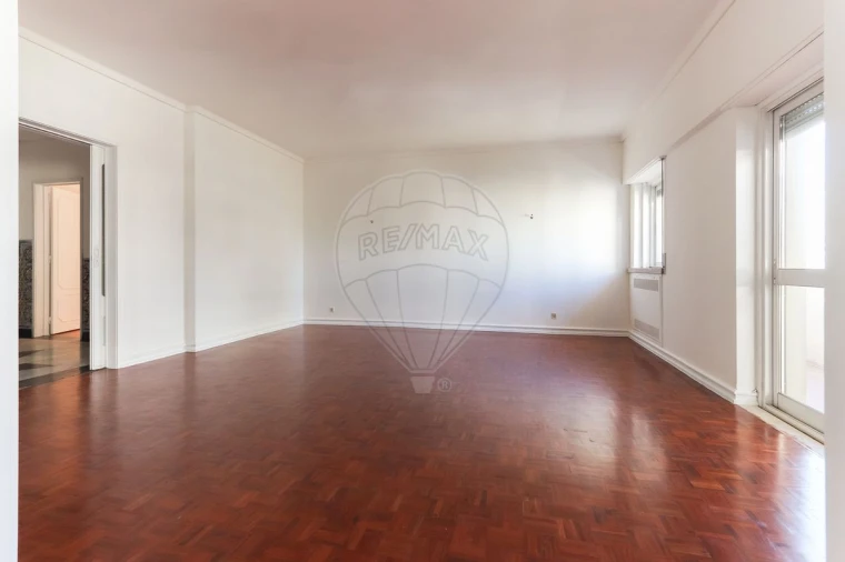 Apartamento T8 para Venda em São Domingos de Benfica Foto 3