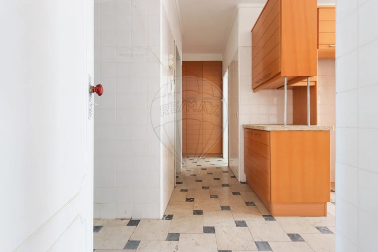 Apartamento T8 para Venda em São Domingos de Benfica Foto 15