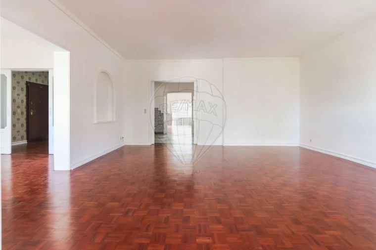 Apartamento T8 para Venda em São Domingos de Benfica Foto 6