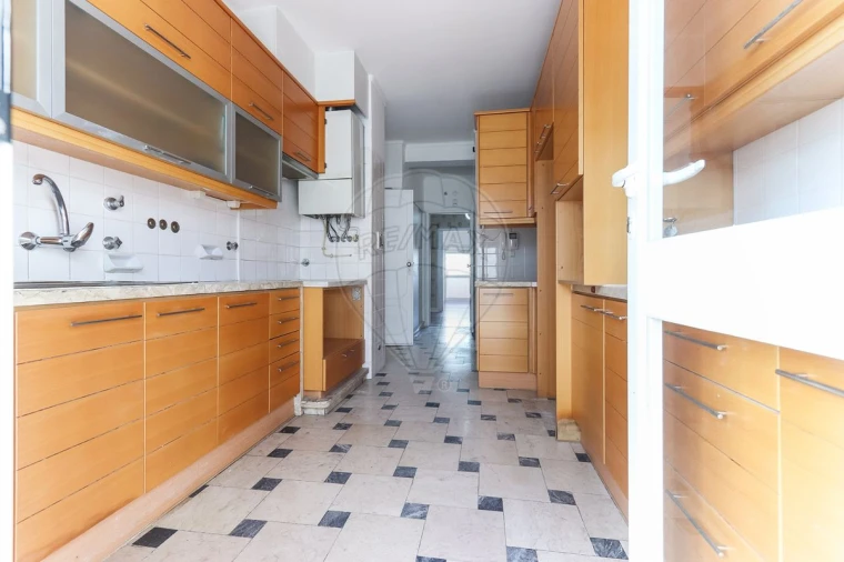 Apartamento T8 para Venda em São Domingos de Benfica Foto 16