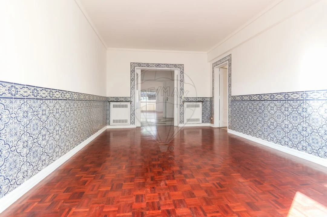 Apartamento T8 para Venda em São Domingos de Benfica Foto 1