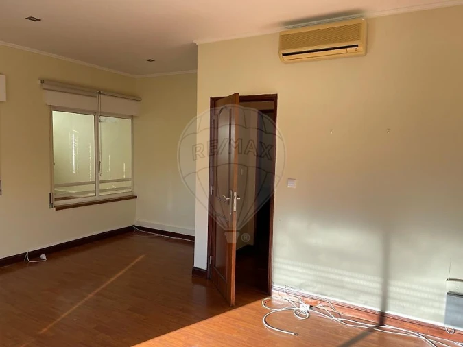 Escritório para Arrendamento em Cacém e São Marcos Foto 9