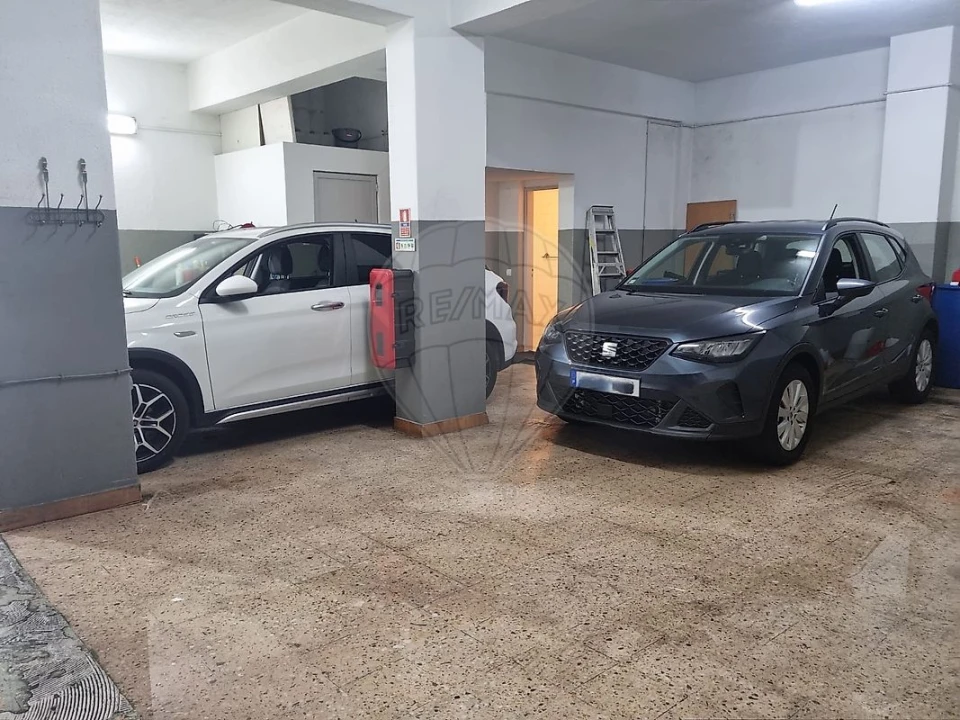 Garagem para Venda em Almada, Cova da Piedade, Pragal e Cacilhas Foto 2