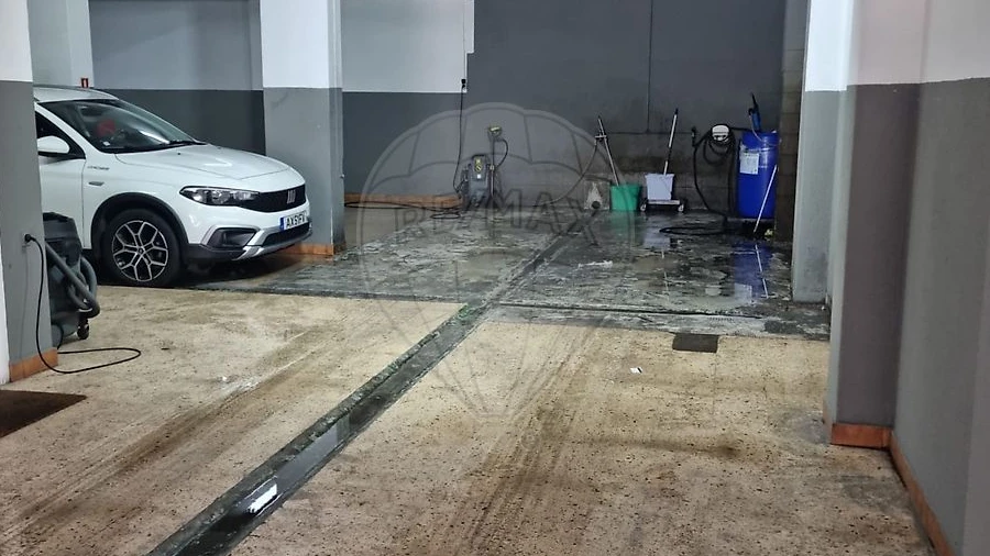 Garagem para Venda em Almada, Cova da Piedade, Pragal e Cacilhas