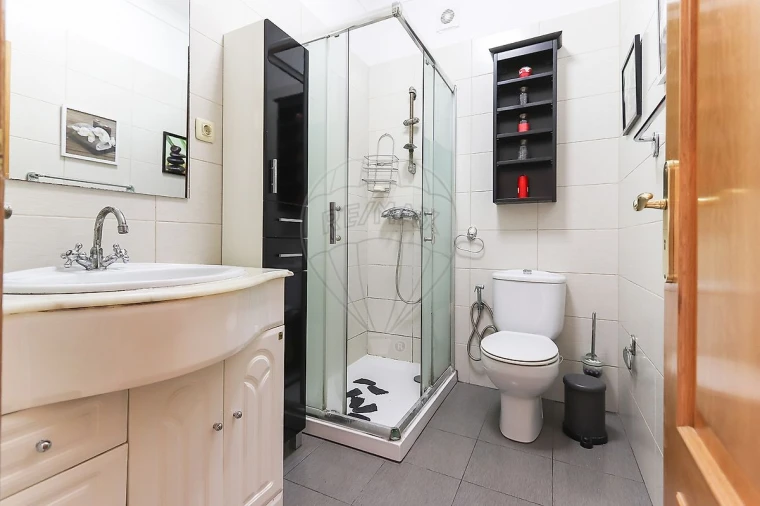 Apartamento T2 para Venda em Algés, Linda-A-Velha e Cruz Quebrada-Dafundo Foto 1