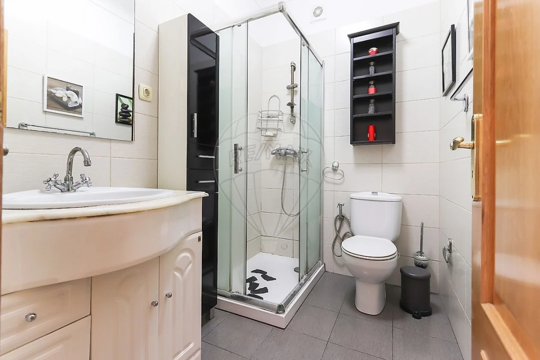 Apartamento T2 para Venda em Algés, Linda-A-Velha e Cruz Quebrada-Dafundo Foto 1