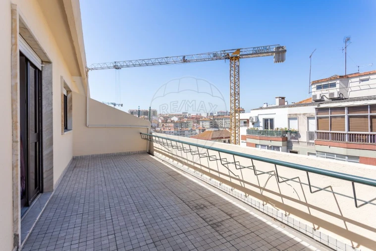 Apartamento T3 para Venda em Sacavém e Prior Velho Foto 19