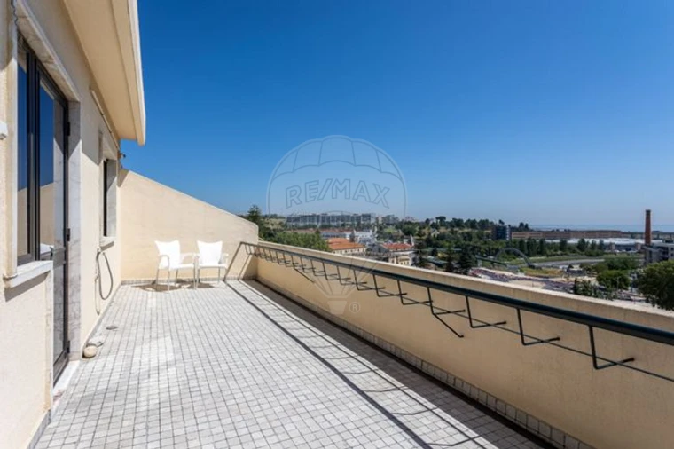 Apartamento T3 para Venda em Sacavém e Prior Velho Foto 1