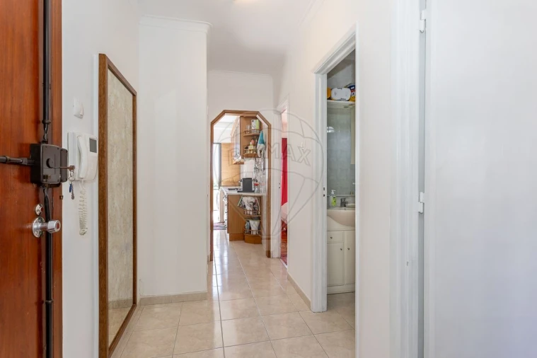 Apartamento T3 para Venda em Sacavém e Prior Velho Foto 2
