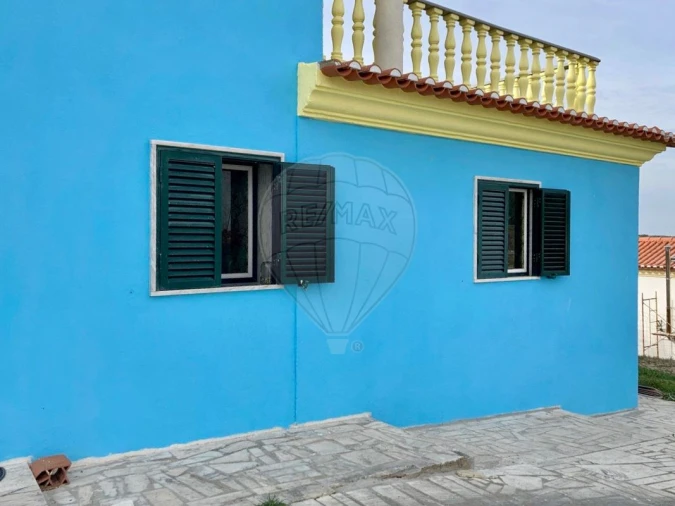 Moradia T2 para Venda em Fanhões Foto 2