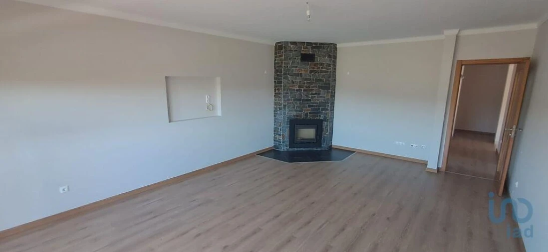 Moradia T3 para Venda em Salir de Matos Foto 9