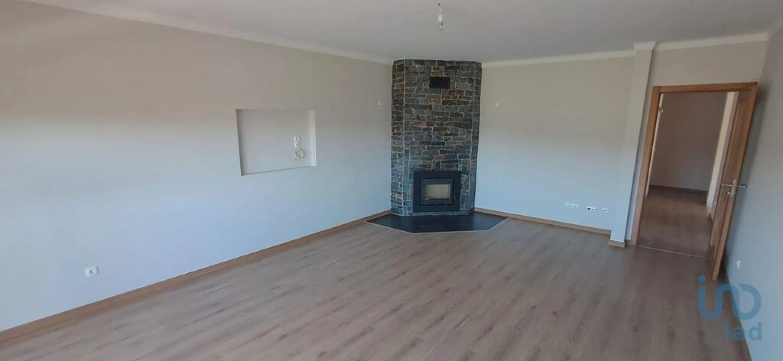 Moradia T3 para Venda em Salir de Matos Foto 9