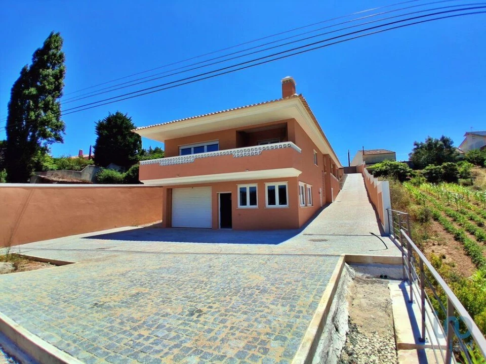 Moradia T3 para Venda em Salir de Matos Foto 1