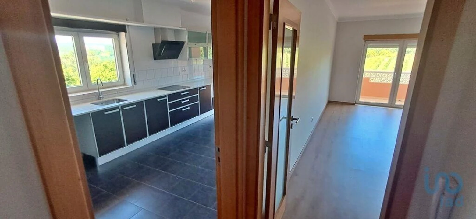 Moradia T3 para Venda em Salir de Matos Foto 12