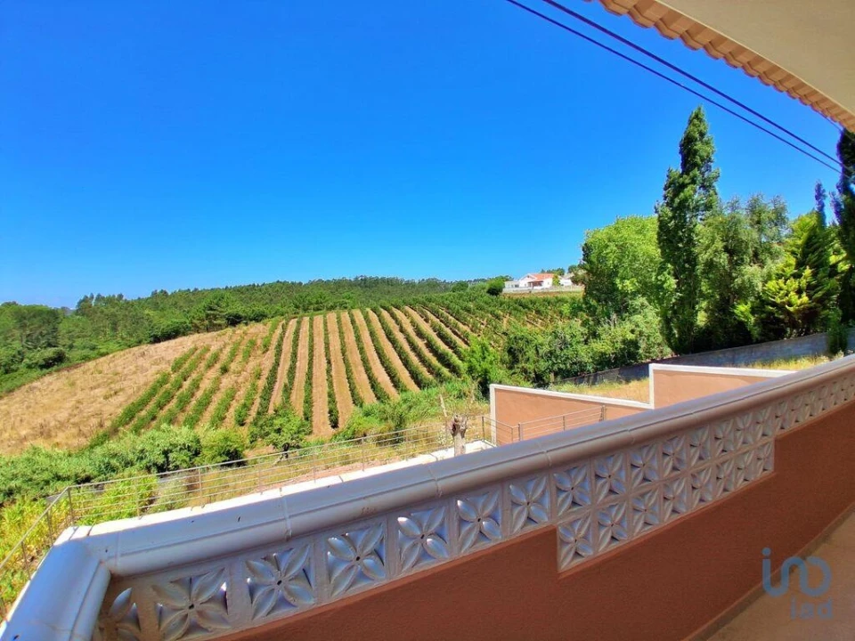 Moradia T3 para Venda em Salir de Matos Foto 6