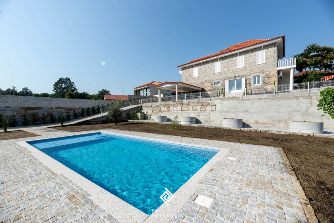 Moradia T5 para Venda em Macieira da Lixa e Caramos Foto 1