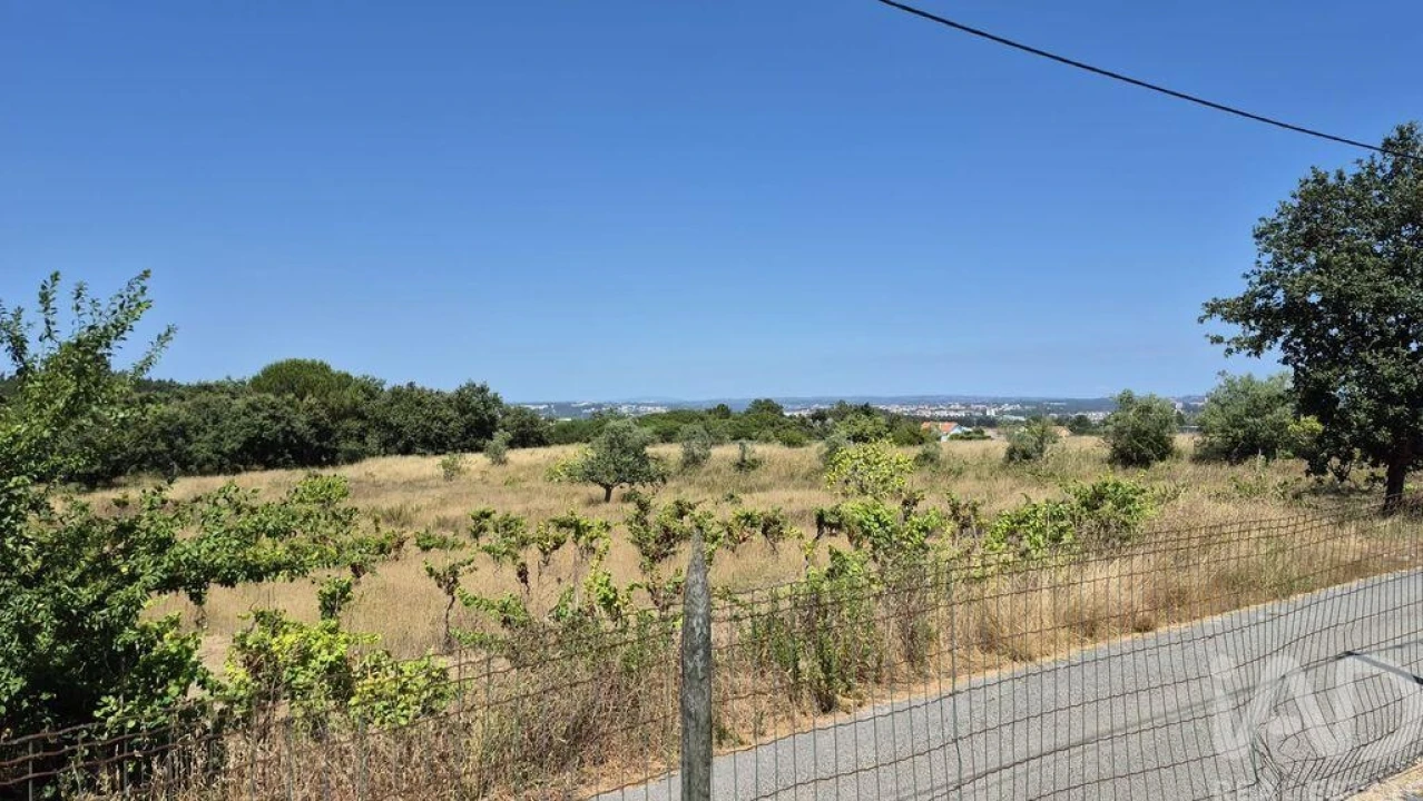Terreno para Venda em Parceiros e Azoia Foto 11