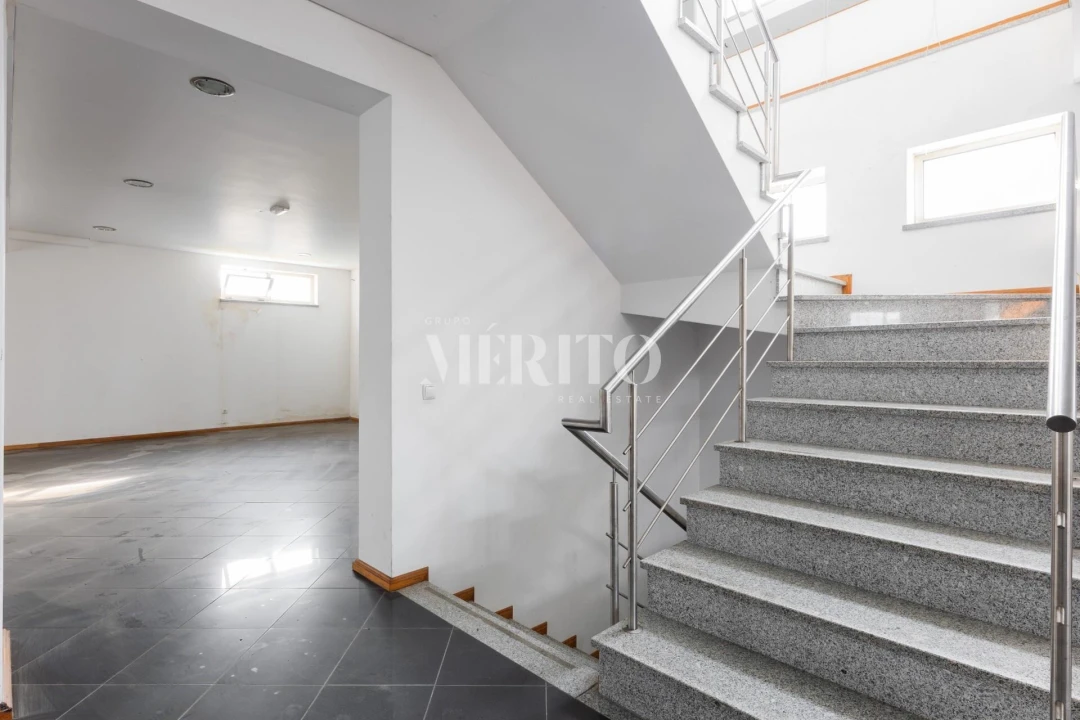 Armazém para Venda em Aborim Foto 14