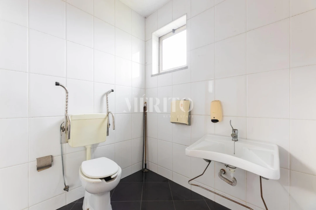 Armazém para Venda em Aborim Foto 15