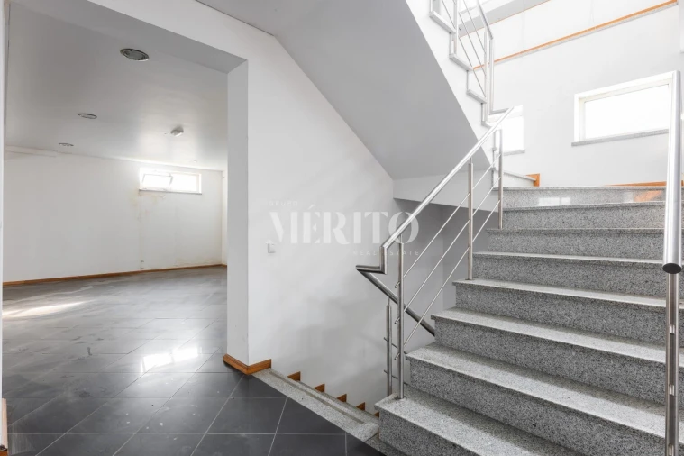 Armazém para Venda em Aborim Foto 14