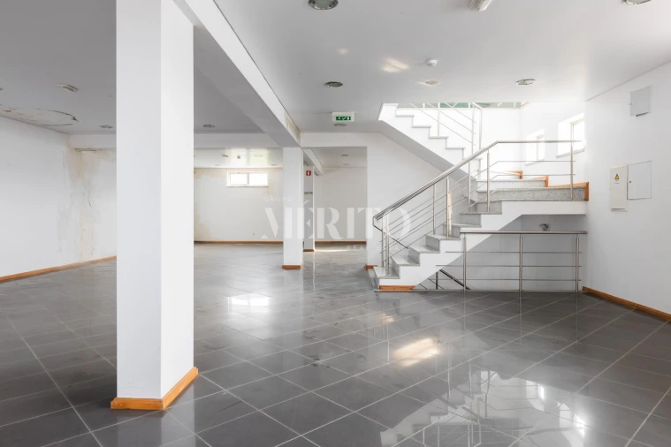 Armazém para Venda em Aborim Foto 7