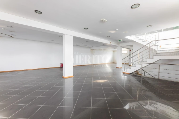 Armazém para Venda em Aborim Foto 6