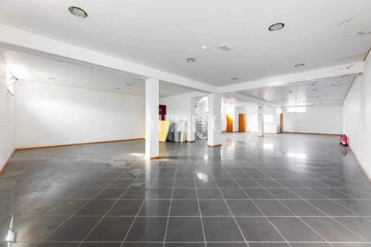 Armazém para Venda em Aborim Foto 12