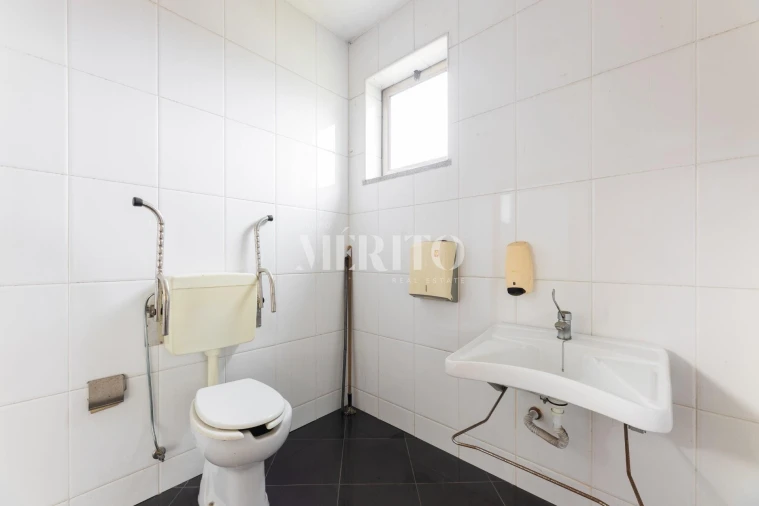 Armazém para Venda em Aborim Foto 15