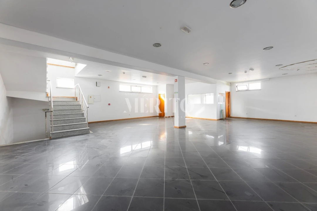 Armazém para Venda em Aborim Foto 11