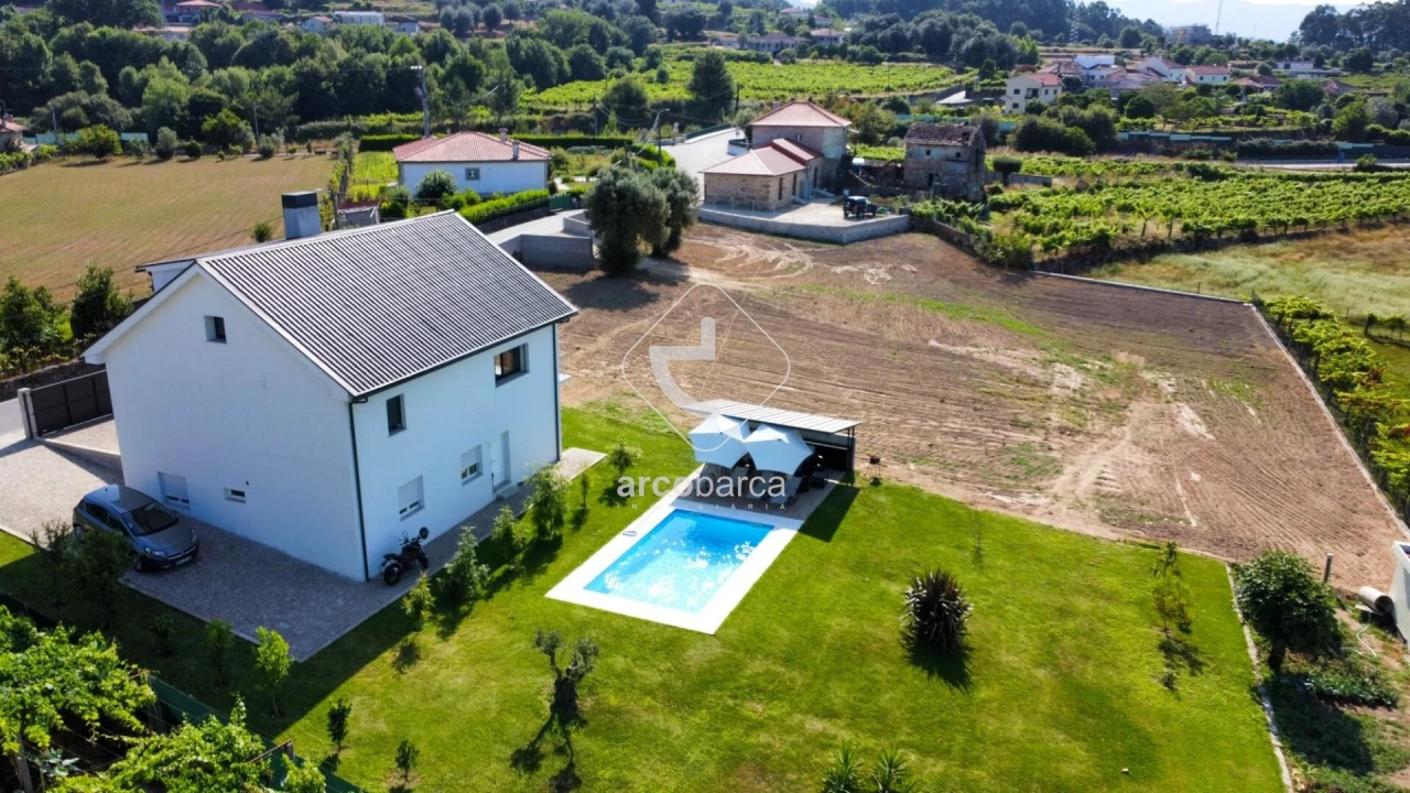 Moradia T5 para Venda em Arcos de Valdevez (São Paio) e Giela Foto 1
