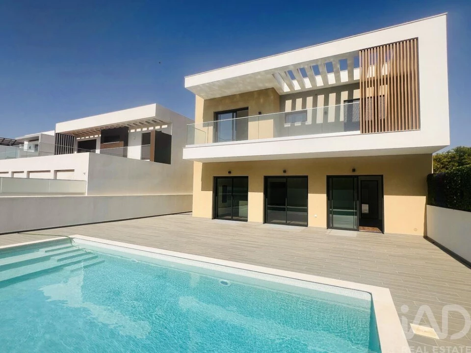 Moradia T4 para Venda em Quarteira Foto 21