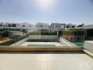 Moradia T4 para Venda em Quarteira